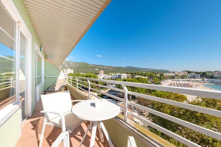 Terraza suite con vistas al mar