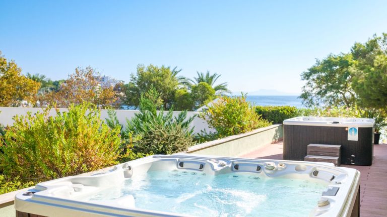 Jacuzzis y vistas del Hotel Agua Beach